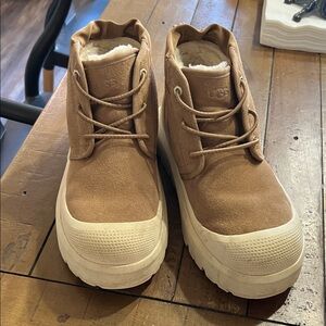 UGG Chestnut platform Lace-Up Boots with Cream Sole